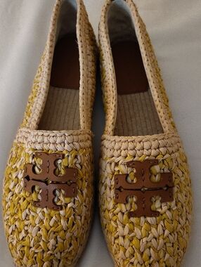 Tory Burch Yellow and Cream Woven Raffia Logo Loafers